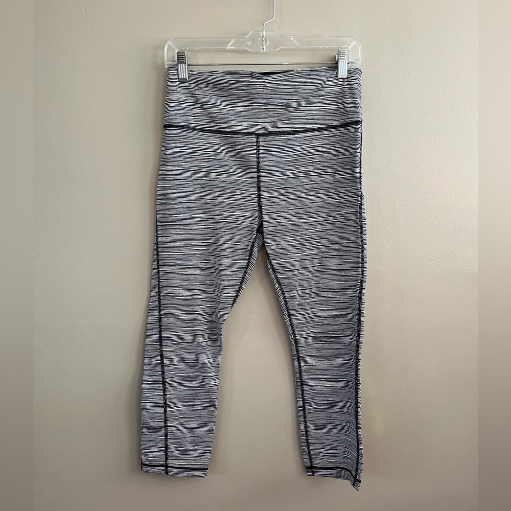 Athleta Ultimate Capri Legging Black White Medium Tall - Picture 2 of 7